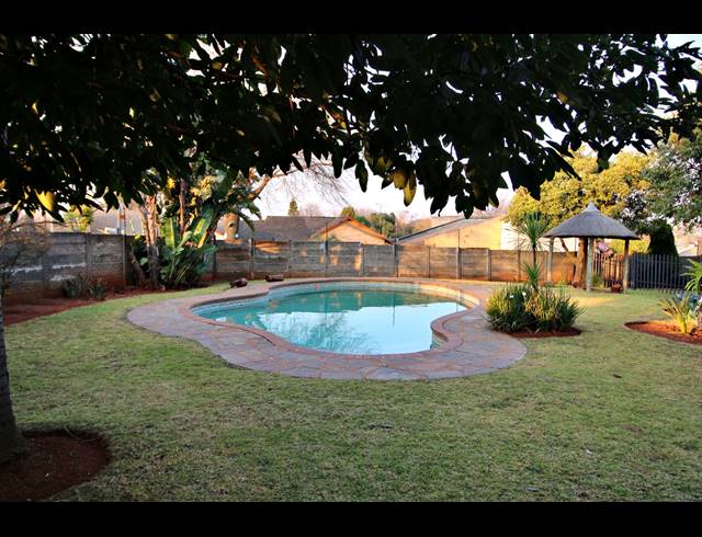 1 BEDROOM APARTMENT FOR SALE IN RHODESFIELD